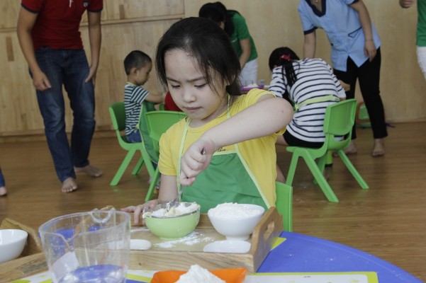 Hà Nội Hàng trăm học sinh tham gia Ngày hội “Nắm tay mẹ”